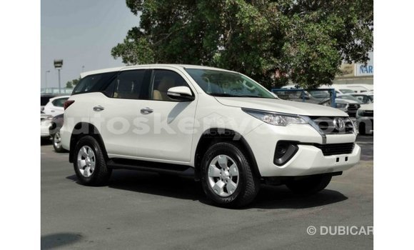 Imported Toyota Fortuner White Makiinaa iti Import - Dubai keessatti Central Kenya keessatti Imported Toyota Fortuner White Makiinaa iti Import - Dubai keessatti Central Kenya keessatti
