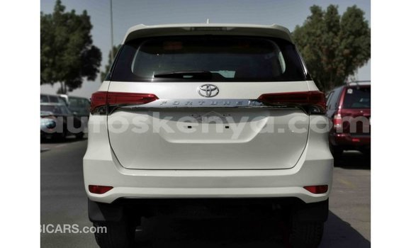 Imported Toyota Fortuner White Makiinaa iti Import - Dubai keessatti Central Kenya keessatti Imported Toyota Fortuner White Makiinaa iti Import - Dubai keessatti Central Kenya keessatti