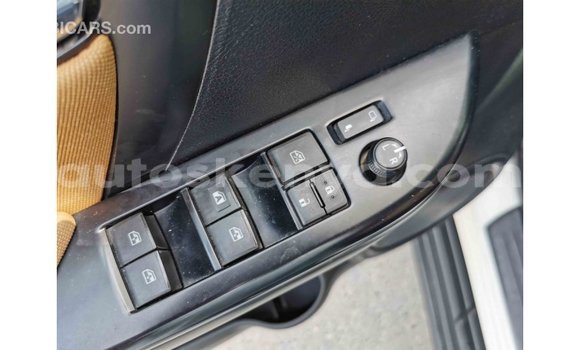 Imported Toyota Fortuner White Makiinaa iti Import - Dubai keessatti Central Kenya keessatti Imported Toyota Fortuner White Makiinaa iti Import - Dubai keessatti Central Kenya keessatti