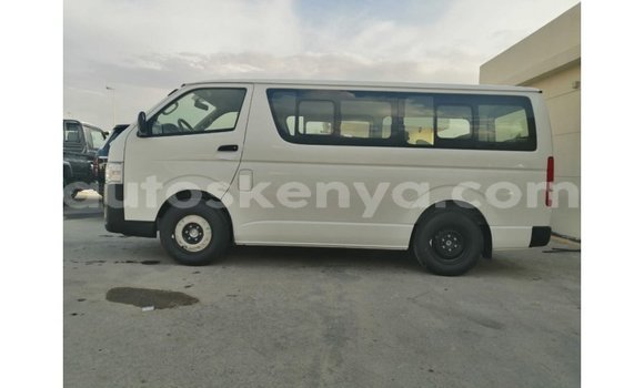 Imported Toyota DA White Netiree iti Import - Dubai keessatti Central Kenya keessatti