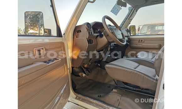 Buy Import Toyota Land Cruiser White Car in Import - Dubai in Central Kenya Buy Import Toyota Land Cruiser White Car in Import - Dubai in Central Kenya