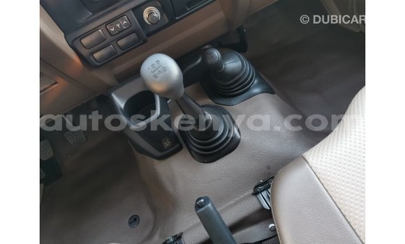 Buy Import Toyota Land Cruiser White Car in Import - Dubai in Central Kenya Buy Import Toyota Land Cruiser White Car in Import - Dubai in Central Kenya