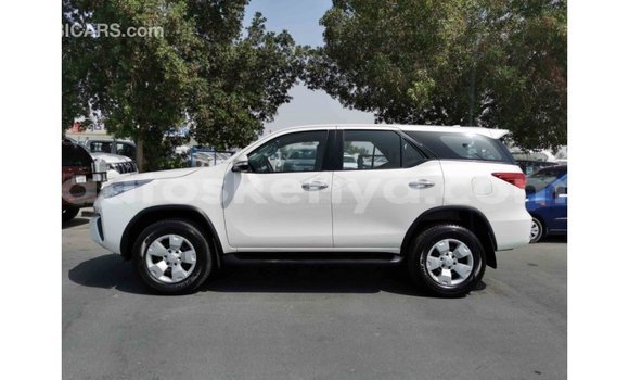 Imported Toyota Fortuner White Makiinaa iti Import - Dubai keessatti Central Kenya keessatti Imported Toyota Fortuner White Makiinaa iti Import - Dubai keessatti Central Kenya keessatti