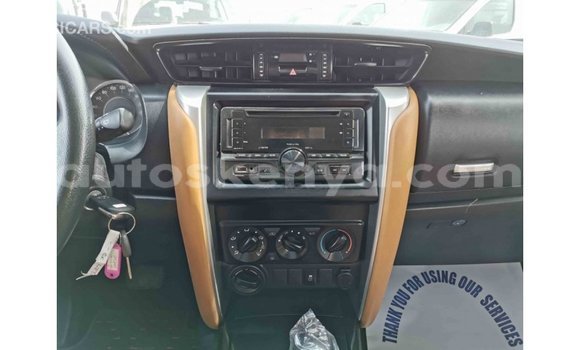 Imported Toyota Fortuner White Makiinaa iti Import - Dubai keessatti Central Kenya keessatti Imported Toyota Fortuner White Makiinaa iti Import - Dubai keessatti Central Kenya keessatti