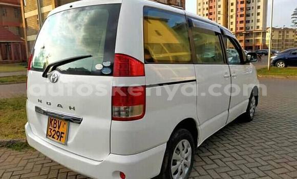 Oofamaa Toyota Noah White Makiinaa iti Athi River keessatti Nairobi keessatti Oofamaa Toyota Noah White Makiinaa iti Athi River keessatti Nairobi keessatti
