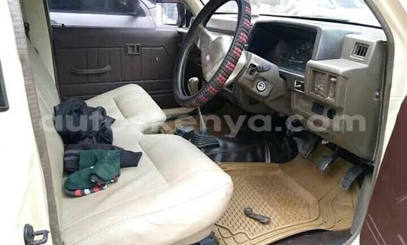 Oofamaa Mitsubishi L200 Beige Makiinaa iti Athi River keessatti Nairobi keessatti Oofamaa Mitsubishi L200 Beige Makiinaa iti Athi River keessatti Nairobi keessatti