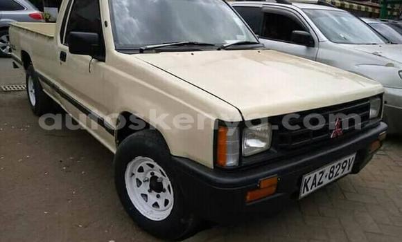 Oofamaa Mitsubishi L200 Beige Makiinaa iti Athi River keessatti Nairobi keessatti Oofamaa Mitsubishi L200 Beige Makiinaa iti Athi River keessatti Nairobi keessatti