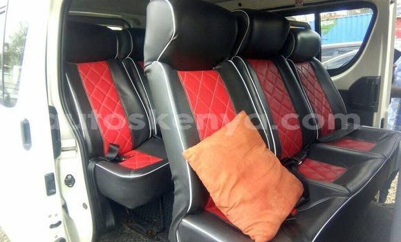 Oofamaa Toyota Hiace White Makiinaa iti Athi River keessatti Nairobi keessatti Oofamaa Toyota Hiace White Makiinaa iti Athi River keessatti Nairobi keessatti