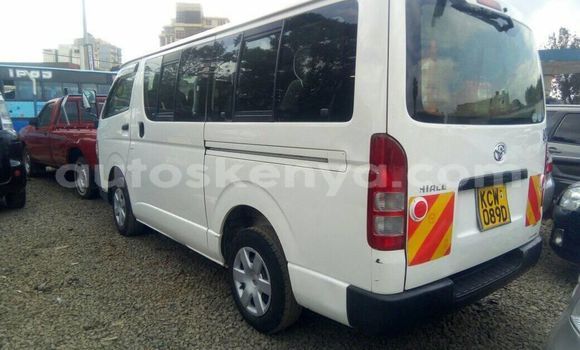 Oofamaa Toyota Hiace White Makiinaa iti Athi River keessatti Nairobi keessatti Oofamaa Toyota Hiace White Makiinaa iti Athi River keessatti Nairobi keessatti