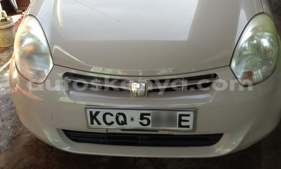 Oofamaa Toyota Passo Beige Makiinaa iti Nakuru keessatti Rift Valley keessatti