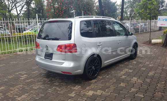 Nunua Imported Volkswagen Touran Fedha Gari ndani ya Nairobi nchini Nairobi Nunua Imported Volkswagen Touran Fedha Gari ndani ya Nairobi nchini Nairobi