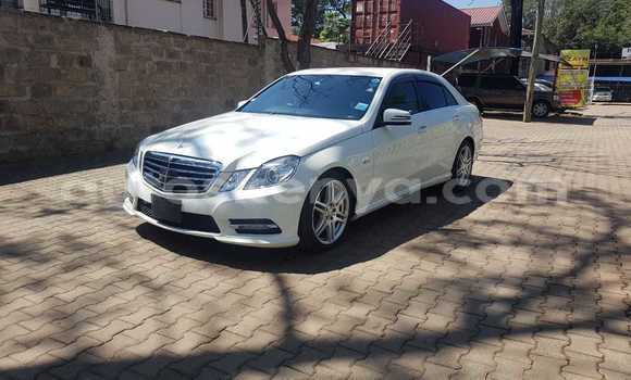 Nunua Imported Mercedes-Benz E-Classe Nyeupe Gari ndani ya Nairobi nchini Nairobi Nunua Imported Mercedes-Benz E-Classe Nyeupe Gari ndani ya Nairobi nchini Nairobi