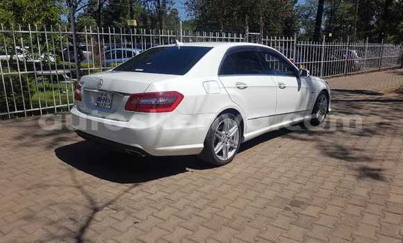Nunua Imported Mercedes-Benz E-Classe Nyeupe Gari ndani ya Nairobi nchini Nairobi Nunua Imported Mercedes-Benz E-Classe Nyeupe Gari ndani ya Nairobi nchini Nairobi