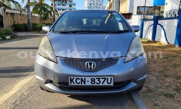 Oofamaa Honda Fit Silver Makiinaa iti Athi River keessatti Nairobi keessatti