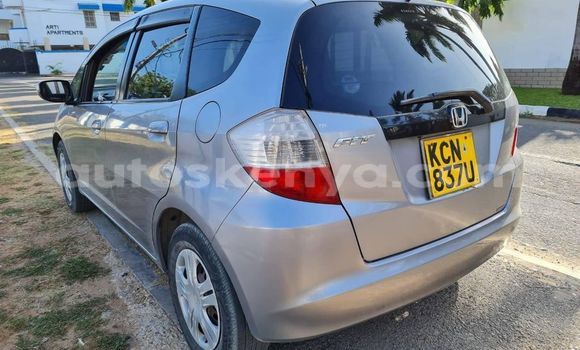 Nunua Ilio tumika Honda Fit Fedha Gari ndani ya Mto Athi nchini Nairobi Nunua Ilio tumika Honda Fit Fedha Gari ndani ya Mto Athi nchini Nairobi