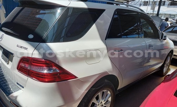 Nunua Ilio tumika Mercedes‒Benz ML–Class Nyeupe Gari ndani ya Mto Athi nchini Nairobi Nunua Ilio tumika Mercedes‒Benz ML–Class Nyeupe Gari ndani ya Mto Athi nchini Nairobi