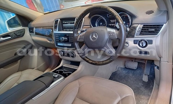Nunua Ilio tumika Mercedes‒Benz ML–Class Nyeupe Gari ndani ya Mto Athi nchini Nairobi Nunua Ilio tumika Mercedes‒Benz ML–Class Nyeupe Gari ndani ya Mto Athi nchini Nairobi