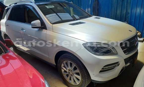 Nunua Ilio tumika Mercedes‒Benz ML–Class Nyeupe Gari ndani ya Mto Athi nchini Nairobi Nunua Ilio tumika Mercedes‒Benz ML–Class Nyeupe Gari ndani ya Mto Athi nchini Nairobi