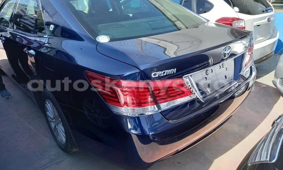 Nunua Ilio tumika Toyota Crown Bluu Gari ndani ya Mto Athi nchini Nairobi Nunua Ilio tumika Toyota Crown Bluu Gari ndani ya Mto Athi nchini Nairobi