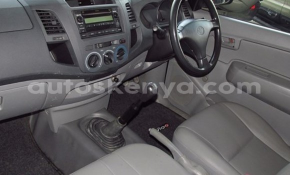 Nunua Imported Toyota Hillux Beige Lori ndani ya Bungoma nchini West Kenya Nunua Imported Toyota Hillux Beige Lori ndani ya Bungoma nchini West Kenya