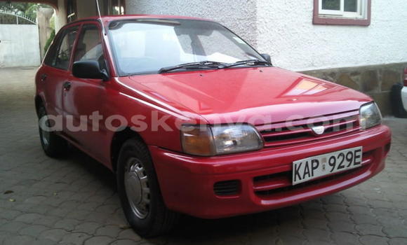 Oofamaa Toyota Starlet Red Makiinaa iti Bura keessatti Northeast Kenya keessatti
