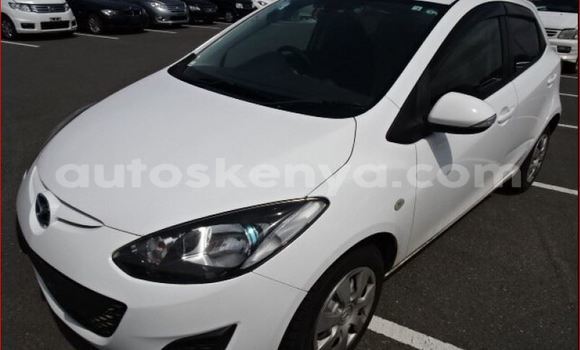Oofamaa Mazda Demio White Makiinaa iti Eldoret keessatti Rift Valley keessatti