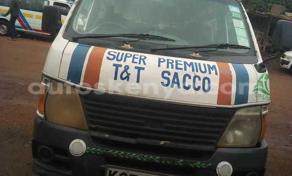 Oofamaa Nissan Caravan White Makiinaa iti Nairobi keessatti Nairobi keessatti