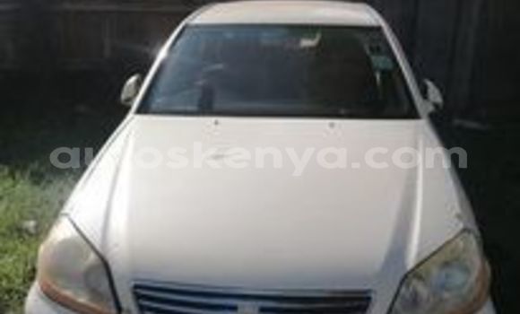 Oofamaa Toyota Mark II White Makiinaa iti Eldoret keessatti Rift Valley keessatti