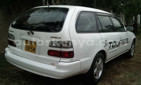 Oofamaa Toyota Corolla White Makiinaa iti Voi keessatti Coastal Kenya keessatti Oofamaa Toyota Corolla White Makiinaa iti Voi keessatti Coastal Kenya keessatti