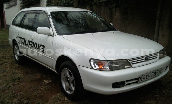 Oofamaa Toyota Corolla White Makiinaa iti Voi keessatti Coastal Kenya keessatti Oofamaa Toyota Corolla White Makiinaa iti Voi keessatti Coastal Kenya keessatti