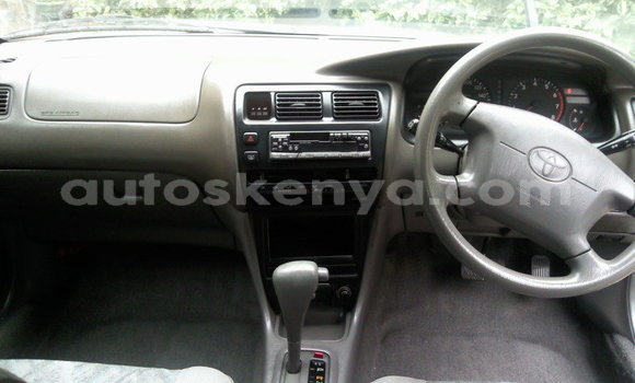 Oofamaa Toyota Corolla White Makiinaa iti Voi keessatti Coastal Kenya keessatti Oofamaa Toyota Corolla White Makiinaa iti Voi keessatti Coastal Kenya keessatti