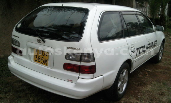 Oofamaa Toyota Corolla White Makiinaa iti Voi keessatti Coastal Kenya keessatti Oofamaa Toyota Corolla White Makiinaa iti Voi keessatti Coastal Kenya keessatti