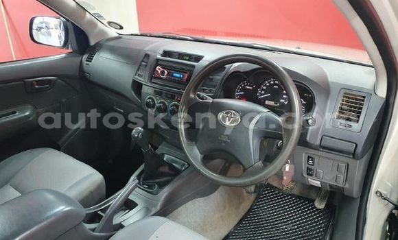 Nunua Ilio tumika Toyota Hilux Fedha Gari ndani ya Bute nchini Kaskazini Mashariki mwa Kenya Nunua Ilio tumika Toyota Hilux Fedha Gari ndani ya Bute nchini Kaskazini Mashariki mwa Kenya