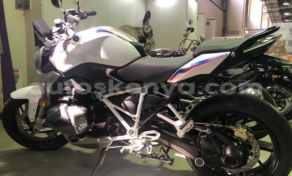 Oofamaa BMW R White Doqdoqqee iti Nairobi keessatti Nairobi keessatti