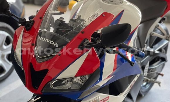 Nunua Ilio tumika Honda CBR Nyeupe Bike ndani ya Nairobi nchini Nairobi