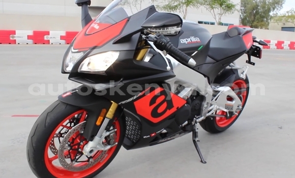 Nunua Ilio tumika Aprilia RSV Nyeusi Bike ndani ya Nairobi nchini Nairobi Nunua Ilio tumika Aprilia RSV Nyeusi Bike ndani ya Nairobi nchini Nairobi