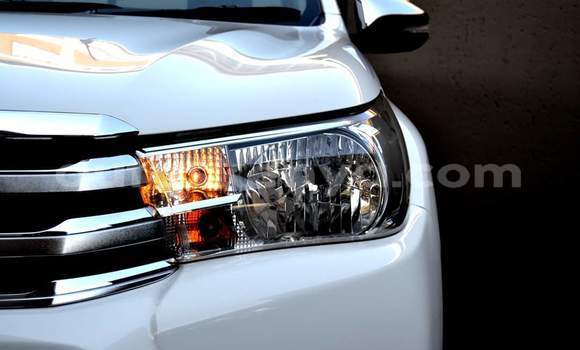 Nunua Ilio tumika Toyota Hilux Nyeupe Gari ndani ya Nairobi nchini Nairobi Nunua Ilio tumika Toyota Hilux Nyeupe Gari ndani ya Nairobi nchini Nairobi