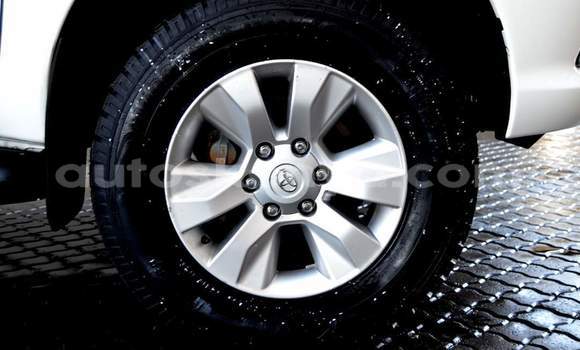 Nunua Ilio tumika Toyota Hilux Nyeupe Gari ndani ya Nairobi nchini Nairobi Nunua Ilio tumika Toyota Hilux Nyeupe Gari ndani ya Nairobi nchini Nairobi