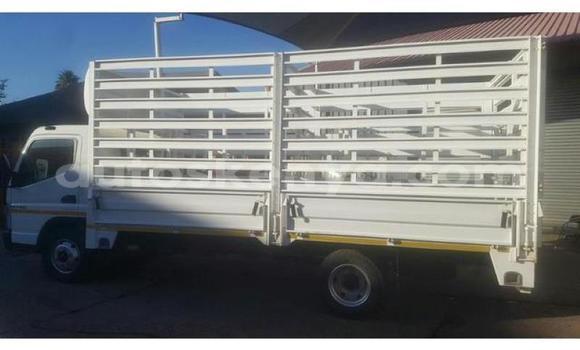 Nunua Ilio tumika Mitsubishi Fuso Nyeupe Lori ndani ya Nairobi nchini Nairobi Nunua Ilio tumika Mitsubishi Fuso Nyeupe Lori ndani ya Nairobi nchini Nairobi