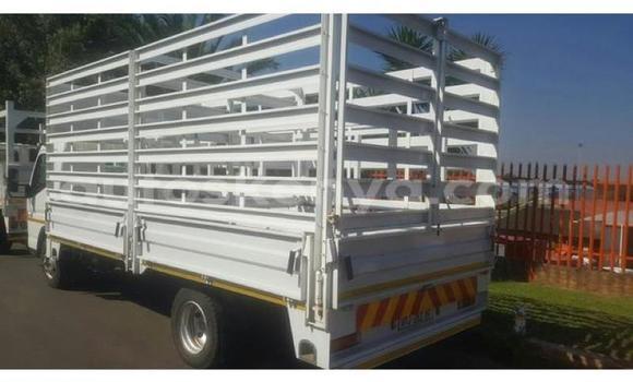 Nunua Ilio tumika Mitsubishi Fuso Nyeupe Lori ndani ya Nairobi nchini Nairobi Nunua Ilio tumika Mitsubishi Fuso Nyeupe Lori ndani ya Nairobi nchini Nairobi