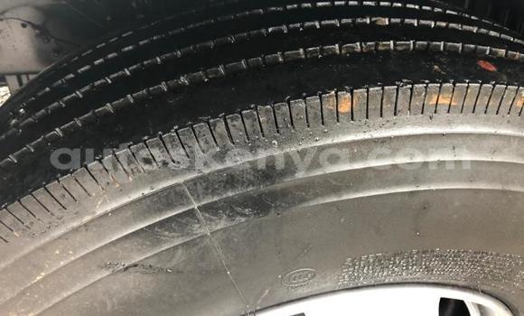 Nunua Ilio tumika Hino 300 Series Nyeupe Lori ndani ya Nairobi nchini Nairobi Nunua Ilio tumika Hino 300 Series Nyeupe Lori ndani ya Nairobi nchini Nairobi