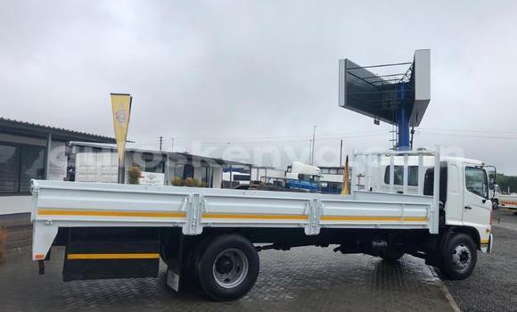 Nunua Ilio tumika Hino 300 Series Nyeupe Lori ndani ya Nairobi nchini Nairobi Nunua Ilio tumika Hino 300 Series Nyeupe Lori ndani ya Nairobi nchini Nairobi