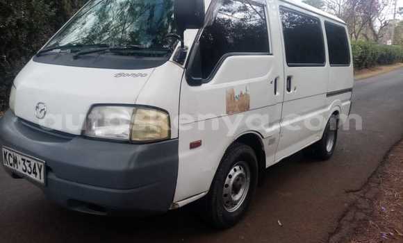 Oofamaa Mazda Bongo White Makiinaa iti Nairobi keessatti Nairobi keessatti