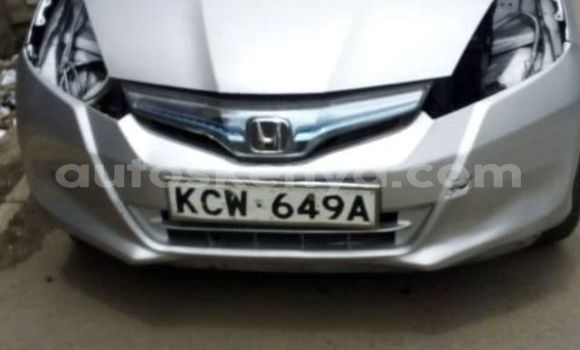 Oofamaa Honda Fit Silver Makiinaa iti Nairobi keessatti Nairobi keessatti