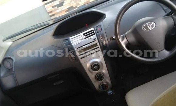 Oofamaa Toyota Vitz White Makiinaa iti Nairobi keessatti Nairobi keessatti Oofamaa Toyota Vitz White Makiinaa iti Nairobi keessatti Nairobi keessatti