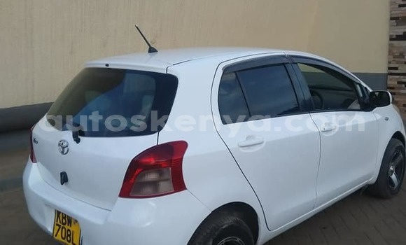 Oofamaa Toyota Vitz White Makiinaa iti Nairobi keessatti Nairobi keessatti Oofamaa Toyota Vitz White Makiinaa iti Nairobi keessatti Nairobi keessatti