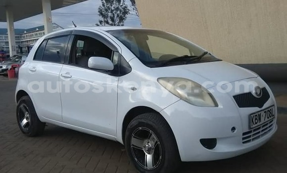 Oofamaa Toyota Vitz White Makiinaa iti Nairobi keessatti Nairobi keessatti Oofamaa Toyota Vitz White Makiinaa iti Nairobi keessatti Nairobi keessatti