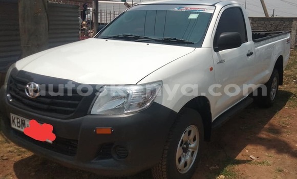 Oofamaa Toyota Hilux White Makiinaa iti Nairobi keessatti Nairobi keessatti Oofamaa Toyota Hilux White Makiinaa iti Nairobi keessatti Nairobi keessatti