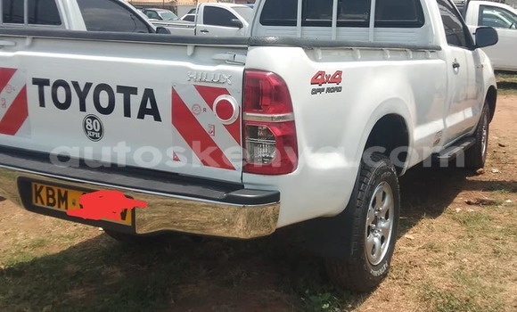 Oofamaa Toyota Hilux White Makiinaa iti Nairobi keessatti Nairobi keessatti Oofamaa Toyota Hilux White Makiinaa iti Nairobi keessatti Nairobi keessatti