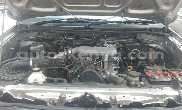 Oofamaa Toyota Hilux Silver Makiinaa iti Nairobi keessatti Nairobi keessatti Oofamaa Toyota Hilux Silver Makiinaa iti Nairobi keessatti Nairobi keessatti